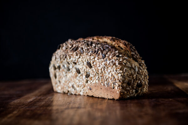 pain cereales et graines flocons avoine chanvre tournesol courges pavot lin doré farine bise farine de seigle farine bio locale levain naturel blés de pays blés anciens certification biologique