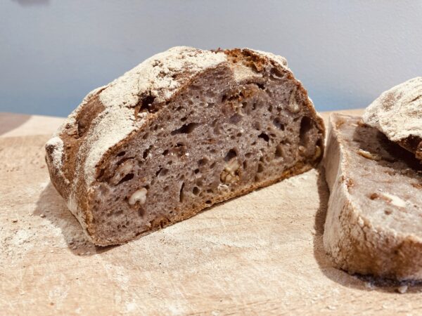 pain de campagne nature farine bise farine de seigle farine bio locale levain naturel blés de pays blés anciens figues noix du Perigord certification biologique